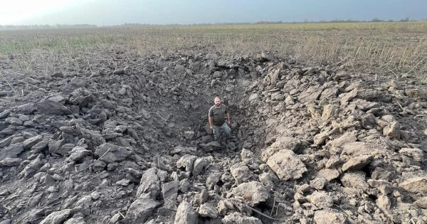 В Миколаївській області фахівці з розмінування ліквідували російську ракету, виявлену в полі, яка містила 300 кг вибухових речовин.