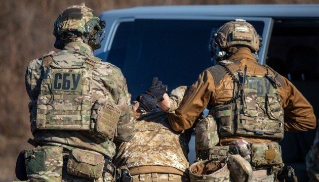 У Сумській області було виявлено військового, який розголошував цивільним особам інформацію про місцезнаходження військових підрозділів.