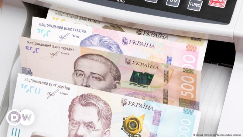 Уряд України оголосив про поступове збільшення виплат для вчителів.