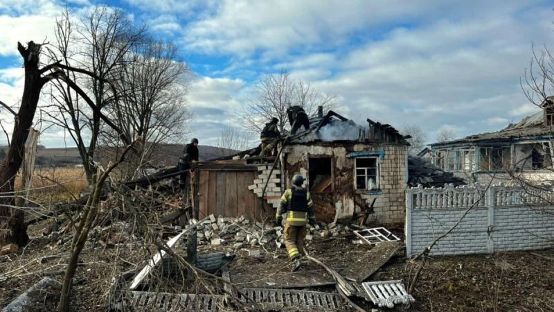 ДСНС повідомляє: в Куп'янському районі відбулася атака російських військ, внаслідок якої троє осіб отримали поранення.